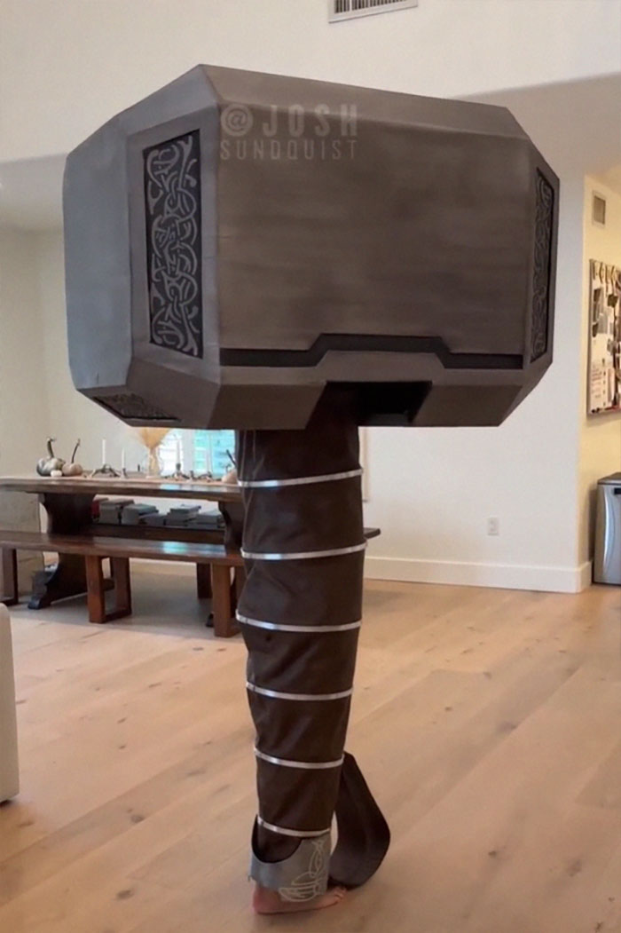 One-Legged Man Dresses Up In An Epic Halloween Costume Every Year, And Here’s His Grand Reveal In 2022 One-Legged Man Dresses Up In An Epic Halloween Costume Every Year, And Here’s His Grand Reveal In 2022