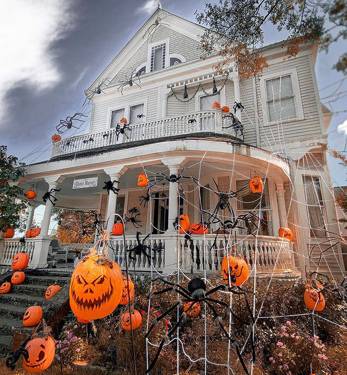 Pumpkin Palace. My Favorite Halloween House In The City