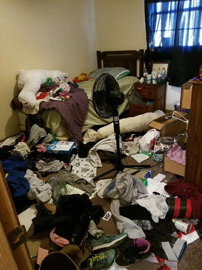 My Friend's Roommate. She Waits For Her Mom To Come From An Hour And A Half Away To Clean Up Her Mess And Wash Her Dishes