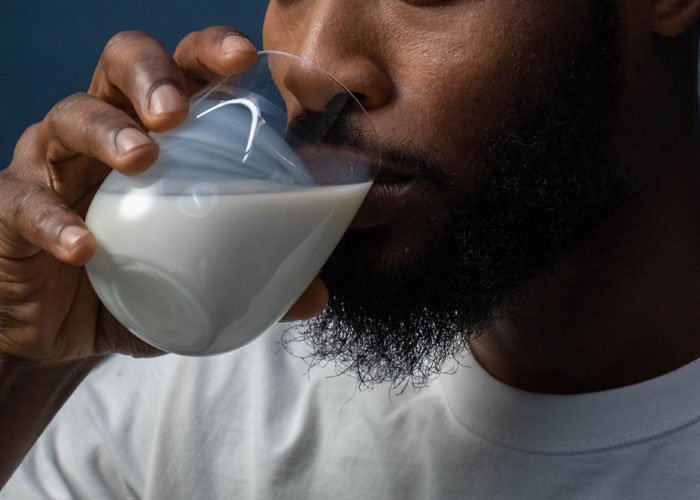 Guy Switches To Regular Milk To Prove His Lactose Intolerant Roommate Is Stealing His Food Guy Switches To Regular Milk To Prove His Lactose Intolerant Roommate Is Stealing His Food