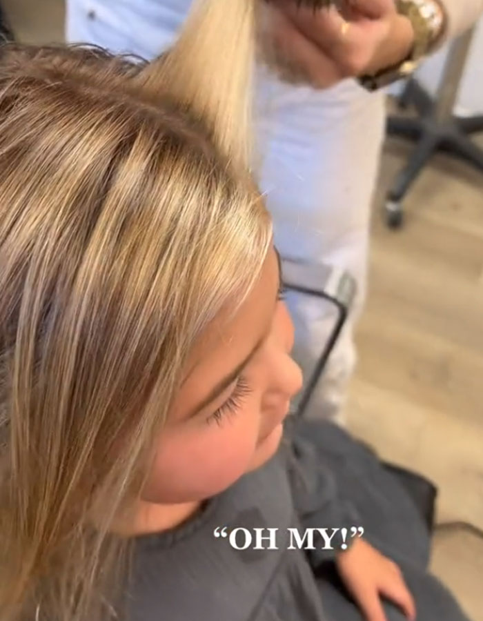 Woman Is Fuming After The Internet Turned A "Special And Fun Bonding Moment With Daughter" Against Her After Bleaching Five-Year-Old's Hair Woman Is Fuming After The Internet Turned A "Special And Fun Bonding Moment With Daughter" Against Her After Bleaching Five-Year-Old's Hair