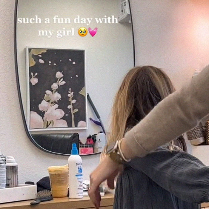 Woman Is Fuming After The Internet Turned A "Special And Fun Bonding Moment With Daughter" Against Her After Bleaching Five-Year-Old's Hair Woman Is Fuming After The Internet Turned A "Special And Fun Bonding Moment With Daughter" Against Her After Bleaching Five-Year-Old's Hair