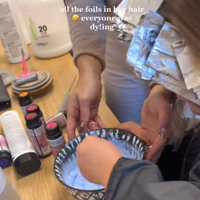 Woman Is Fuming After The Internet Turned A "Special And Fun Bonding Moment With Daughter" Against Her After Bleaching Five-Year-Old's Hair Woman Is Fuming After The Internet Turned A "Special And Fun Bonding Moment With Daughter" Against Her After Bleaching Five-Year-Old's Hair