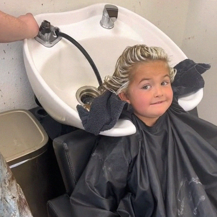 Woman Is Fuming After The Internet Turned A "Special And Fun Bonding Moment With Daughter" Against Her After Bleaching Five-Year-Old's Hair Woman Is Fuming After The Internet Turned A "Special And Fun Bonding Moment With Daughter" Against Her After Bleaching Five-Year-Old's Hair