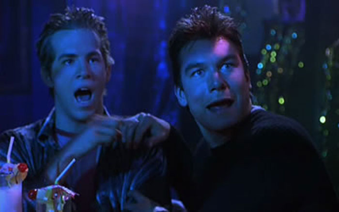 Jerry O'Connell y Ryan Reynolds en Persiguiendo un Sueño (2002)