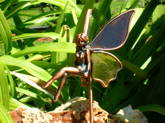 Dad Refuses To Participate In "Large-Scale Global Gaslighting" And Tells His Adopted Daughter That Santa And The Tooth Fairy Are Just Fictional Characters Dad Refuses To Participate In "Large-Scale Global Gaslighting" And Tells His Adopted Daughter That Santa And The Tooth Fairy Are Just Fictional Characters