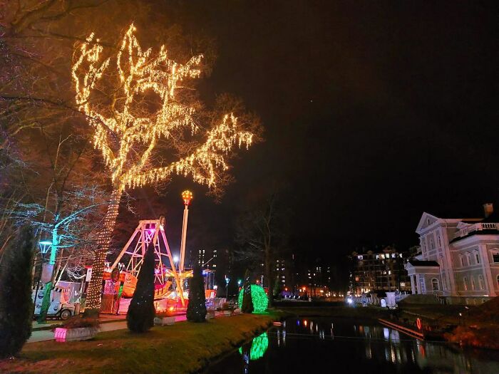 I Took These Photos Last Night When Walking Down The Street (14 Pics)