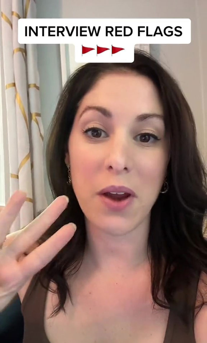 “If You See These, Beware”: This Leadership Coach Goes Viral Online For Sharing 3 Red Flags To Look Out For In A Potential New Boss “If You See These, Beware”: This Leadership Coach Goes Viral Online For Sharing 3 Red Flags To Look Out For In A Potential New Boss