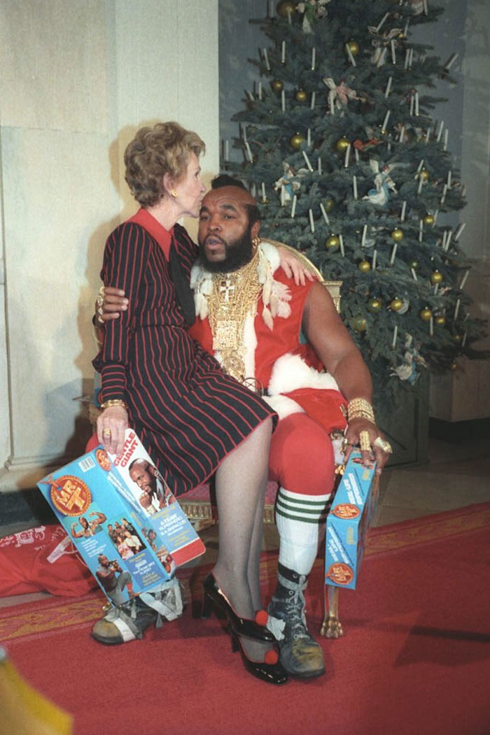 Nancy Reagan con Mr. T. Navidad de 1983