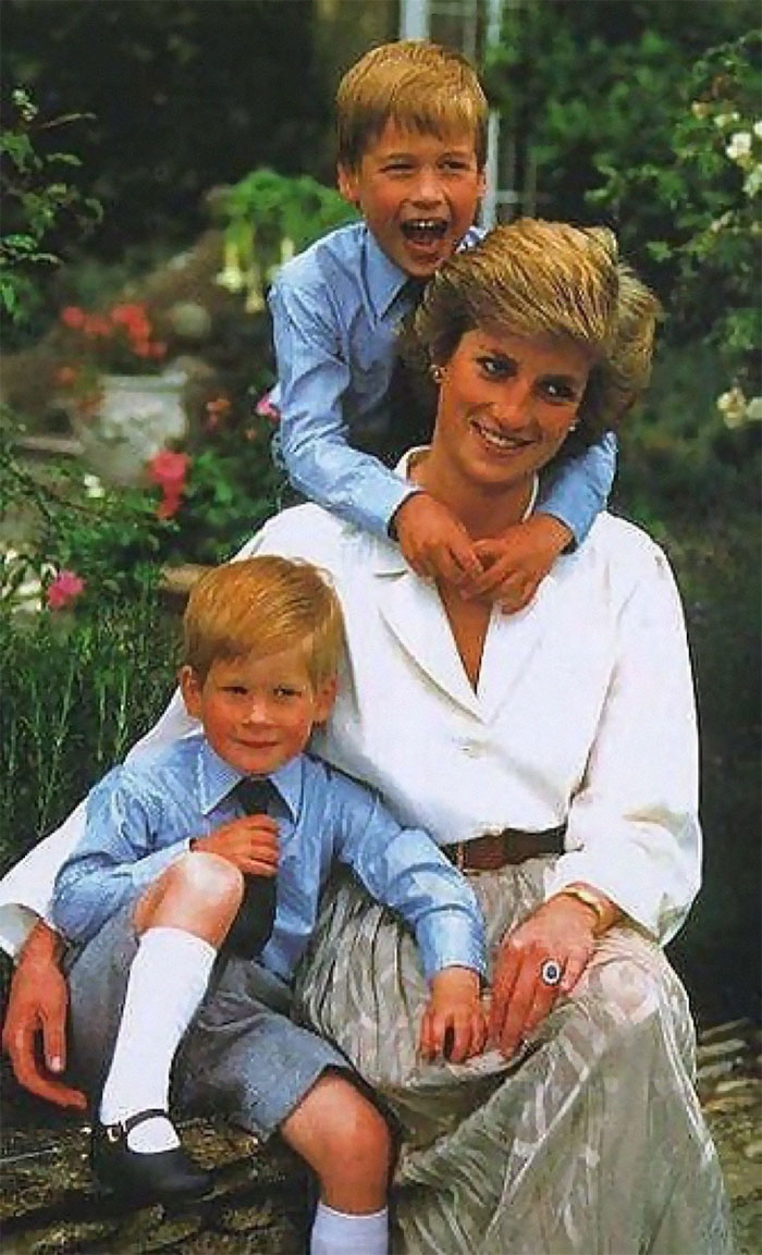 El príncipe Harry, el príncipe William y la princesa Diana