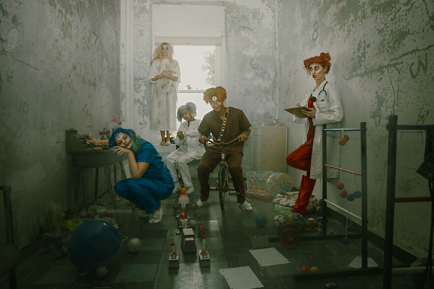 What If Alice Was Really Insane? I Went To An Old Asylum And Created A Photoshoot To Tell A Different Story About Alice And Her "Wonderland" (23 Pics)