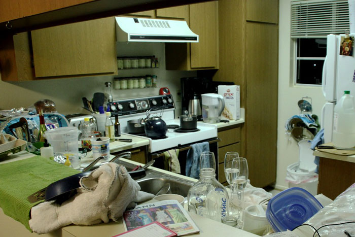 Husband Thinks His Wife’s Being Unreasonable When She Blames Him For The Mess In The Kitchen, She Then Shows Him The Proof Husband Thinks His Wife’s Being Unreasonable When She Blames Him For The Mess In The Kitchen, She Then Shows Him The Proof