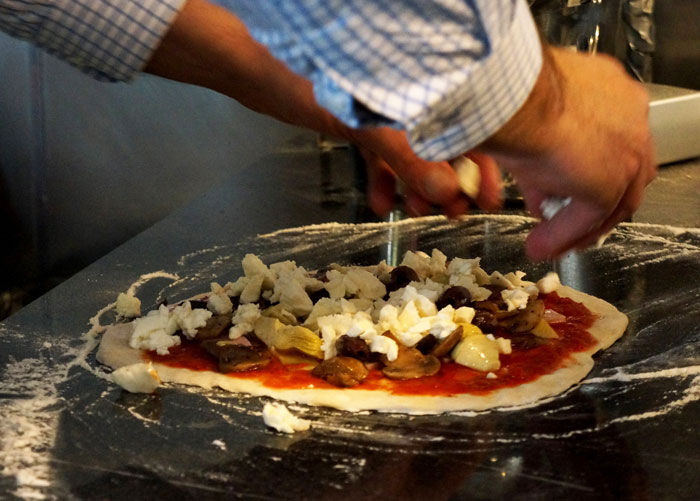 Pizza Maker Tries To Explain To Couple That They Ordered Too Many Toppings And The Pizza Won’t Cook, They Insist And The Worker Maliciously Complies Pizza Maker Tries To Explain To Couple That They Ordered Too Many Toppings And The Pizza Won’t Cook, They Insist And The Worker Maliciously Complies