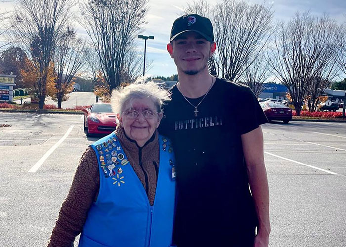 15-Second Clip Of Elderly Walmart Worker Goes Viral With 29.1M Views, Results In $186K Being Raised For Her Retirement 15-Second Clip Of Elderly Walmart Worker Goes Viral With 29.1M Views, Results In $186K Being Raised For Her Retirement