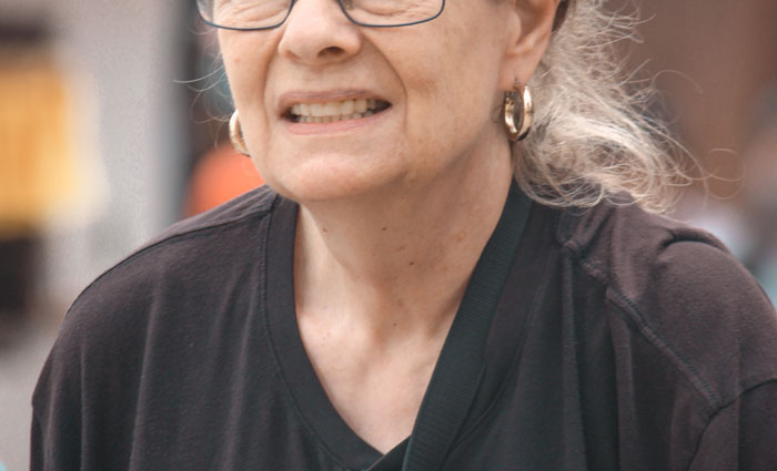 "I'm Going To Report You To A Manager!": 'Old White Lady' Mistakes Customer For An Employee, Gets Mocked Instead "I'm Going To Report You To A Manager!": 'Old White Lady' Mistakes Customer For An Employee, Gets Mocked Instead