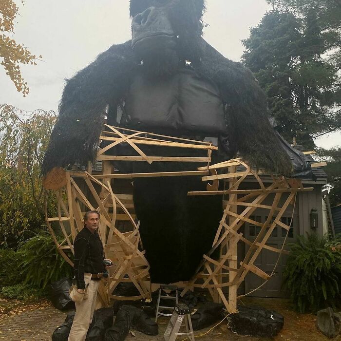 Every Year, This Talented Architect Dad Builds Something In The Driveway For Halloween, And Here Are 8 Of The Most Impressive Sculptures Every Year, This Talented Architect Dad Builds Something In The Driveway For Halloween, And Here Are 8 Of The Most Impressive Sculptures