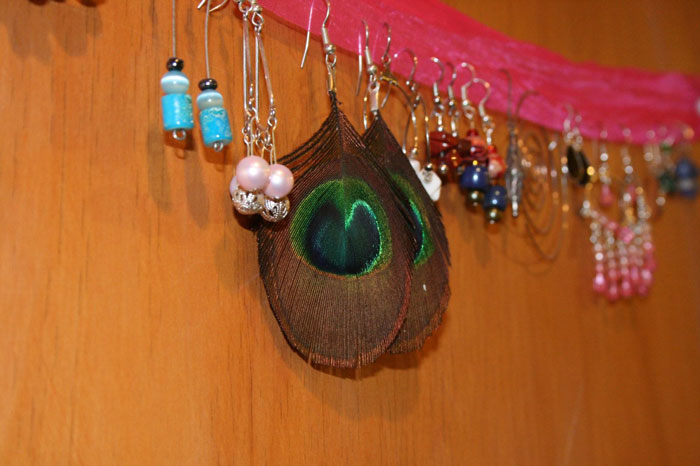 Bride Immediately Thinks Of Her MIL When Her Heirloom Diamond Earrings Go Missing, Calls The Police To Find Out She Was Right Bride Immediately Thinks Of Her MIL When Her Heirloom Diamond Earrings Go Missing, Calls The Police To Find Out She Was Right