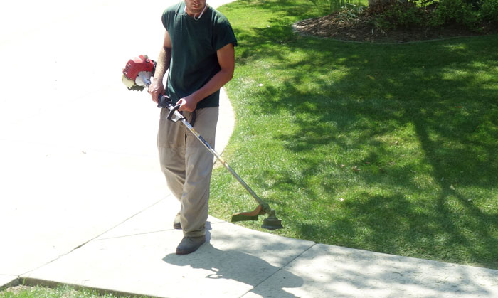 ‘Karen’ Neighbor Complains About How This Guy Doesn’t Mow Their Lawn ‘Properly’, Ends Up Regretting It ‘Karen’ Neighbor Complains About How This Guy Doesn’t Mow Their Lawn ‘Properly’, Ends Up Regretting It