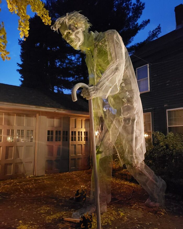 Every Year, This Talented Architect Dad Builds Something In The Driveway For Halloween, And Here Are 8 Of The Most Impressive Sculptures Every Year, This Talented Architect Dad Builds Something In The Driveway For Halloween, And Here Are 8 Of The Most Impressive Sculptures
