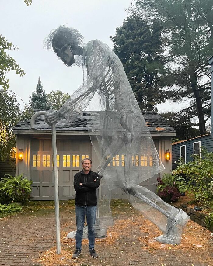 Every Year, This Talented Architect Dad Builds Something In The Driveway For Halloween, And Here Are 8 Of The Most Impressive Sculptures Every Year, This Talented Architect Dad Builds Something In The Driveway For Halloween, And Here Are 8 Of The Most Impressive Sculptures