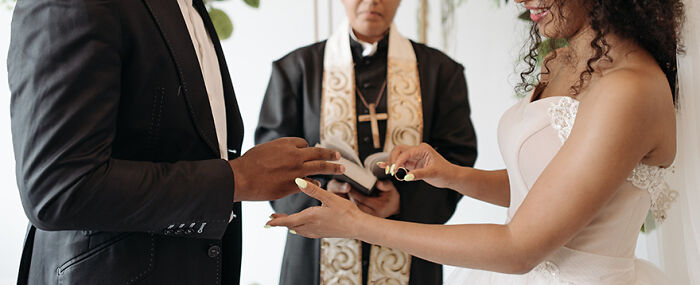 “What Do You Think Would Be The Funniest Thing To Ask A Stranger?” (30 Answers By Our Community)