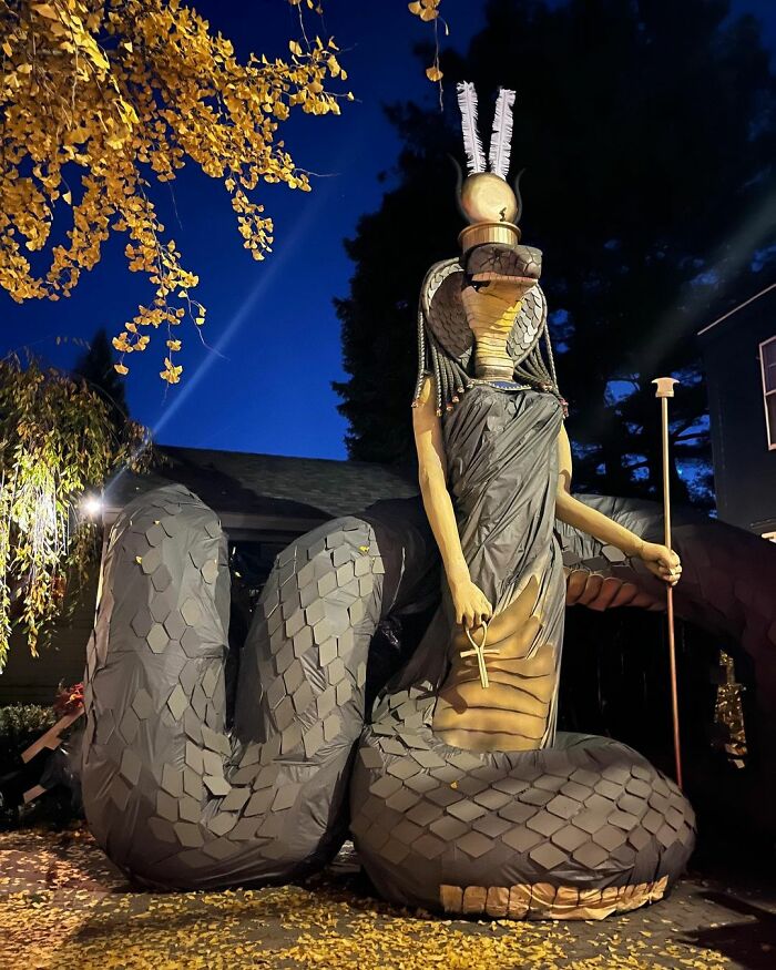 Every Year, This Talented Architect Dad Builds Something In The Driveway For Halloween, And Here Are 8 Of The Most Impressive Sculptures Every Year, This Talented Architect Dad Builds Something In The Driveway For Halloween, And Here Are 8 Of The Most Impressive Sculptures