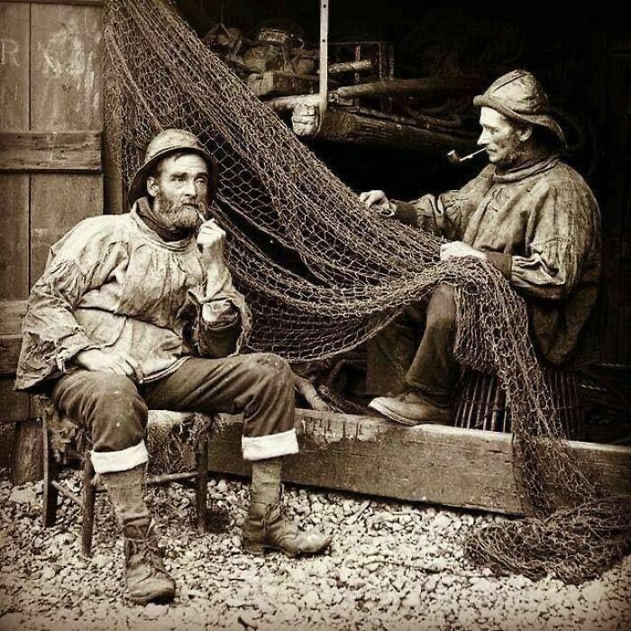 Net Fix And Chill, Irish Fishermen, Ireland 1910