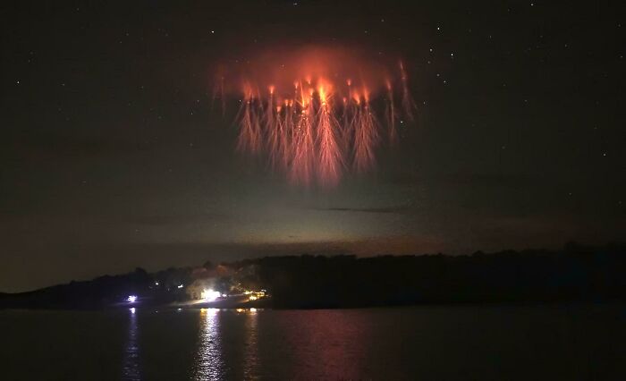 Raro rayo de medusa roja encontrado a 30-90 km en la atmósfera