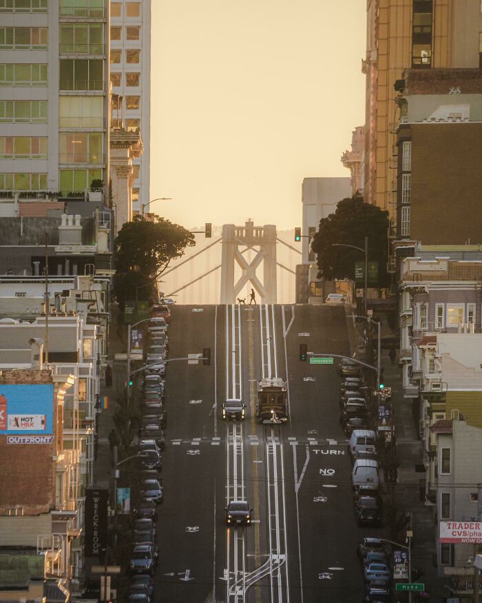 Tomé una foto de alguien cruzando una calle de San Francisco