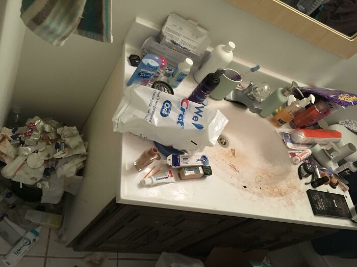 How My Ex Roommate Left Her Bathroom After Moving Out