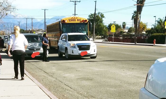 Lady Is Too Lazy To Find A Parking Spot So She Blocks The Bus From Picking Up The Kids From School
