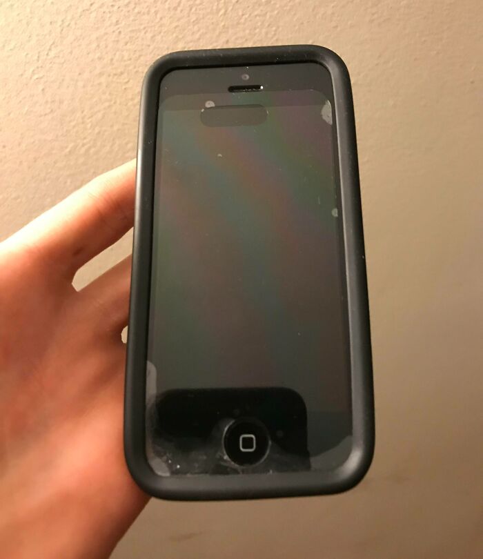My Roommate Using The Incorrect Size Screen Protector