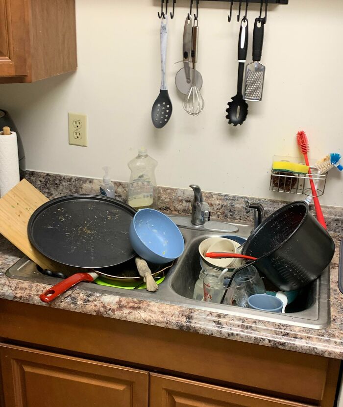 I Cleaned The Whole Kitchen At 5PM Yesterday. I Stayed At My Partner’s Last Night And Came Home To This Mess From My Roommates