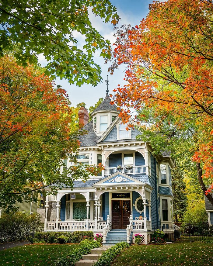 The Ask House, An 1890s Queen Anne-Style House Originally Built In 1890 On Dayton Avenue That Was Then Moved To Ashland Avenue In 1977, Saint Paul, Minnesota