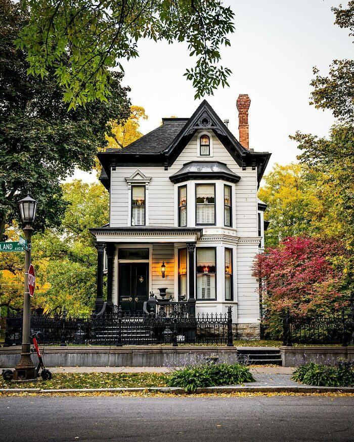 Victorian House With Canted Bay Windows On Portland Avenue, Saint Paul, Minnesota