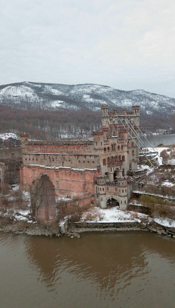 Bannerman Castle, An Abandoned Military Surplus Warehouse On Pollepel Island In Upstate New York