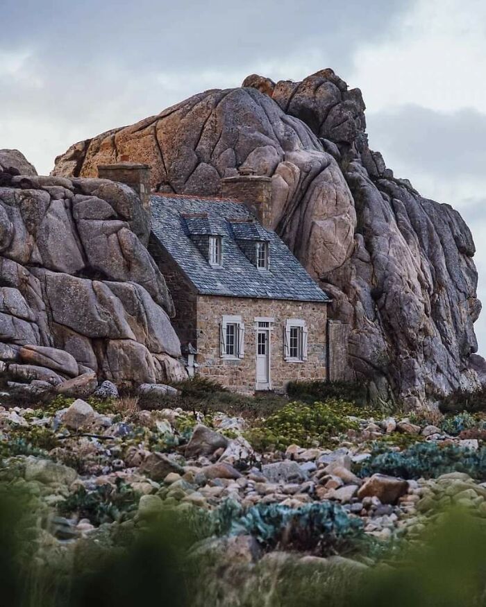 Cabaña entre rocas, Francia