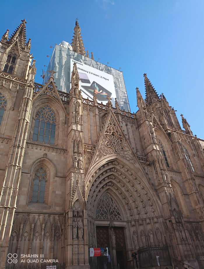 I Really Wish This One Specific Bit Of Scaffolding Didn't Have A Samsung Advert [barcelona, 2022]
