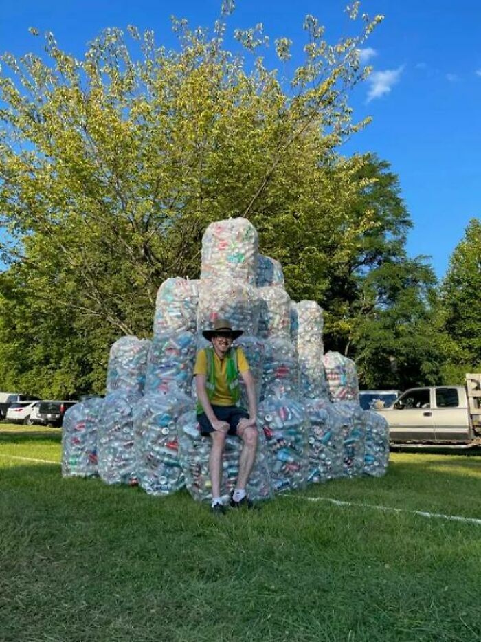 Aproximadamente 300 kilogramos de latas de aluminio que quedaron después de un festival de música 