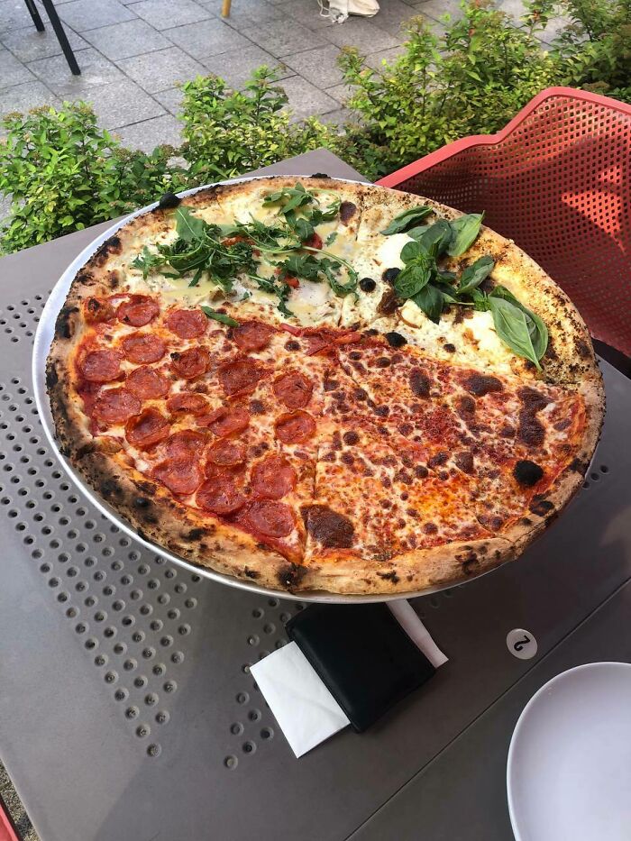 4 In 1 Pizza! Kyiv, Ukraine. Tin Tin