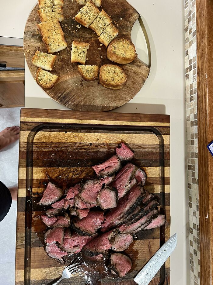 Smoked Prime Tri-Tip With Garlic Bread
