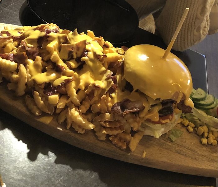 [we Ate] Norwegian Take On The American Cheeseburger