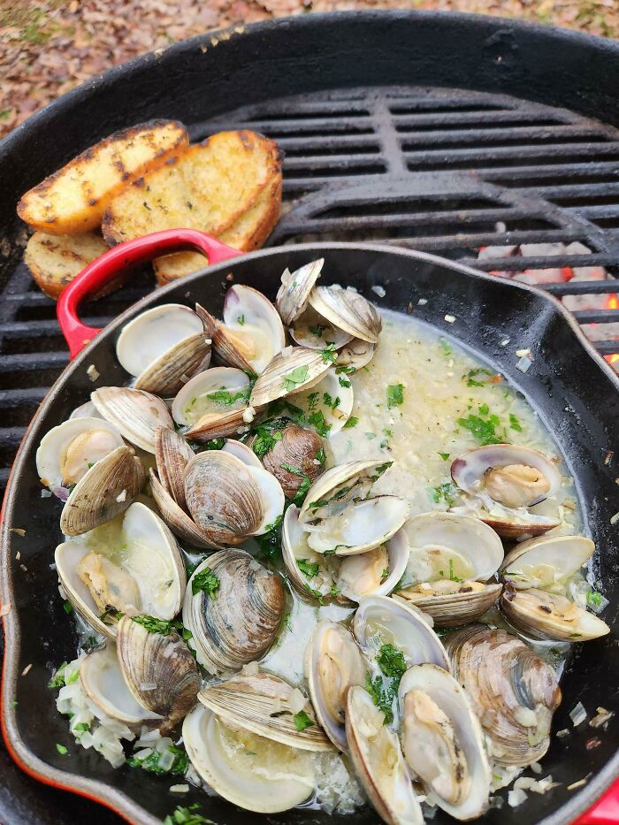 Wife Is Out Of Town. Hard To Find A Friend On A Saturday. So Shall It Be. Clams In White Wine Sauce For One On The Grill