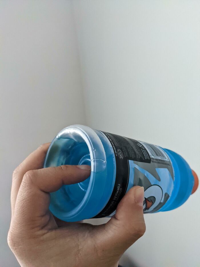 Gatorade usa una botella del mismo tamaño con una hendidura en el fondo más grande