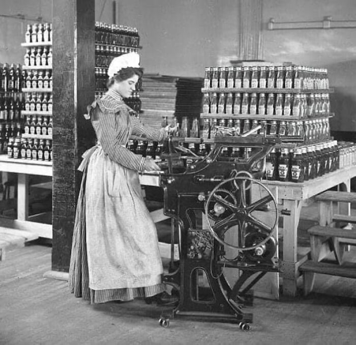Female Worker Bottling Ketchup At The Heinz Factory. Pittsburgh, Pennsylvania. 1897