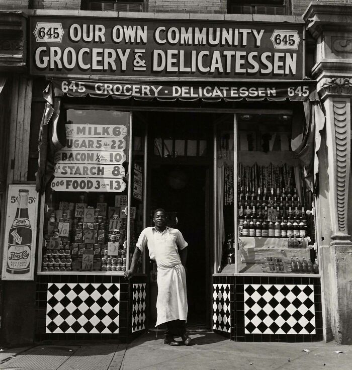 Propietario de una tienda de abarrotes comunitaria, Harlem, Nueva York, 1940