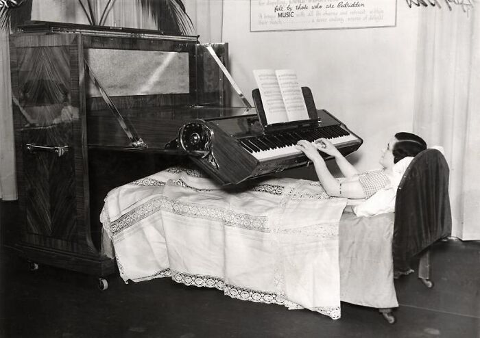 Piano diseñado para personas confinadas a la cama. Reino Unido, 1935