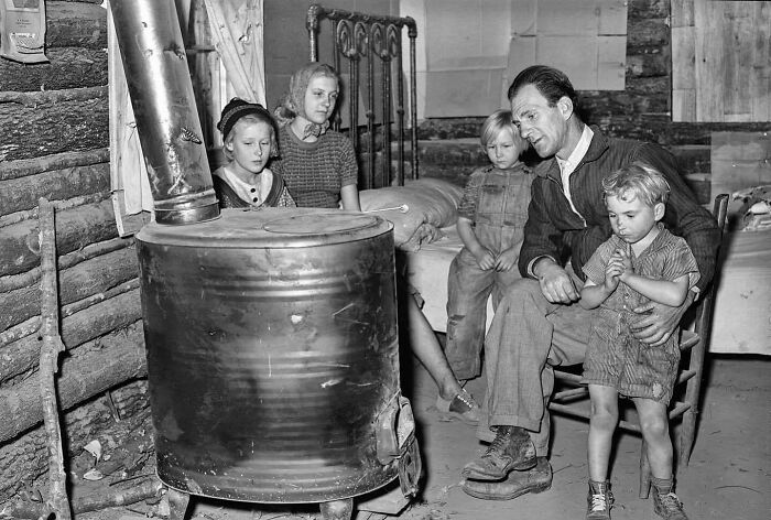 Evicted Sharecropper Family In Temporary Camp, Butler County, Missouri, USA. 1939