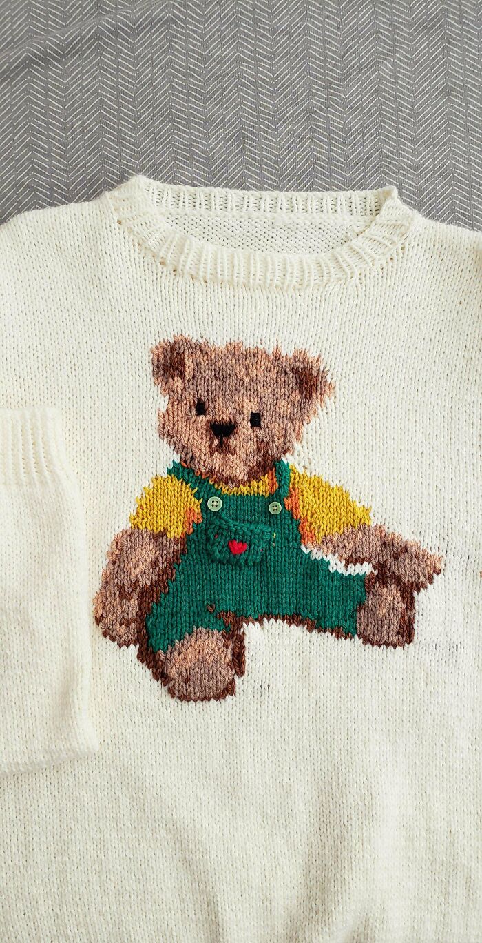 I Knit This Sweater... With My Bear Hands! 
