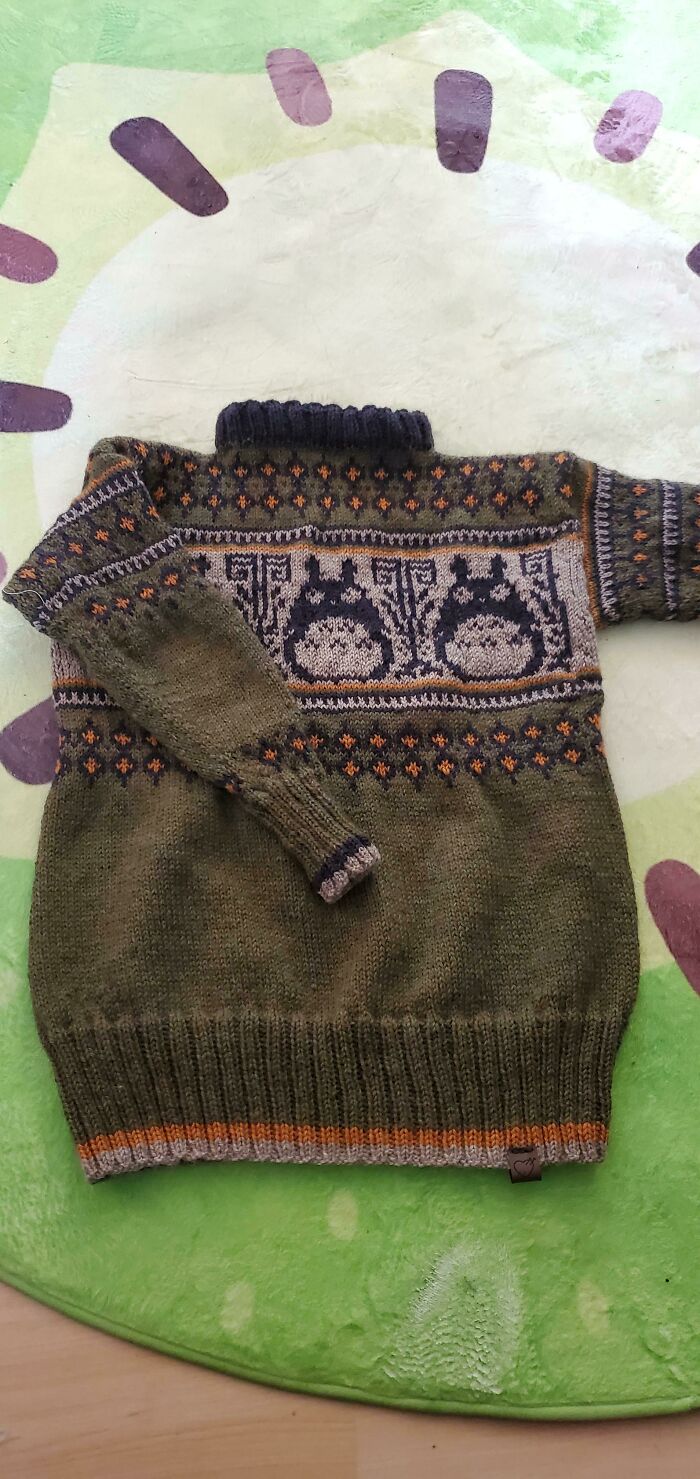 Estoy muy orgullosa de mi suéter de Totoro